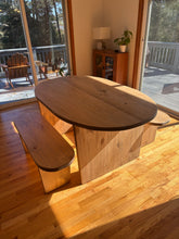 Load image into Gallery viewer, Oval Style Table