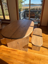 Load image into Gallery viewer, Oval Style Table